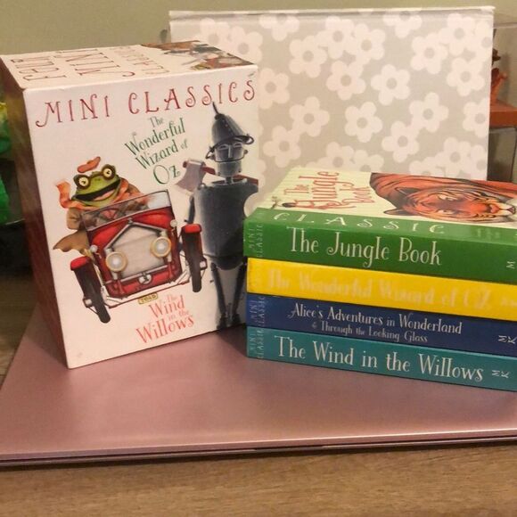 Mini classics book collection in box - Picture 1 of 9